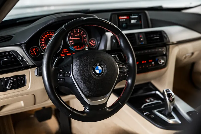 BMW BMW 320 SPORT TURBO ACTIVEFLEX TOP 2018 — foto 11