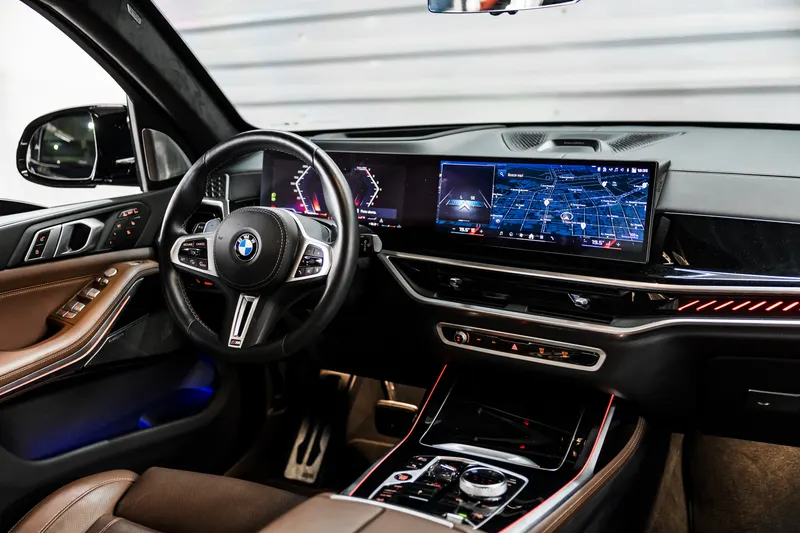 BMW X7 4.4 V8 M60 2024 — foto 17