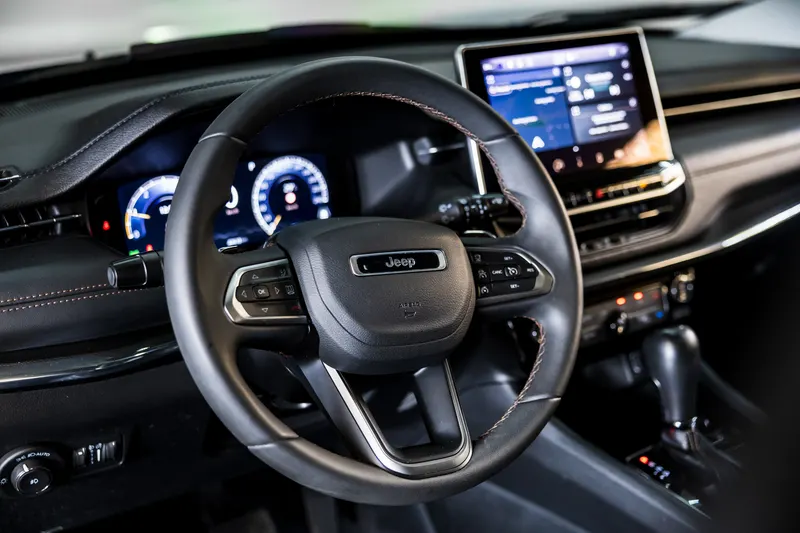 Jeep JEEP COMPASS T270 LIMITED 2023 / TETO PANORAMICO 2023 — foto 8