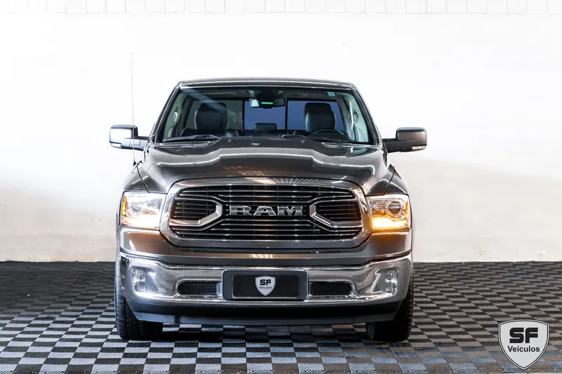 Outra RAM LARAMIE 4X4 V8 5.7 2023