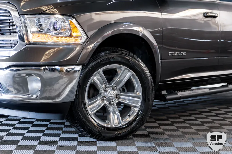 Outra RAM LARAMIE 4X4 V8 5.7 2023 — foto 14