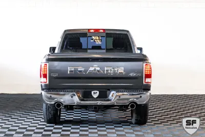Outra RAM LARAMIE 4X4 V8 5.7 2023 — foto 2