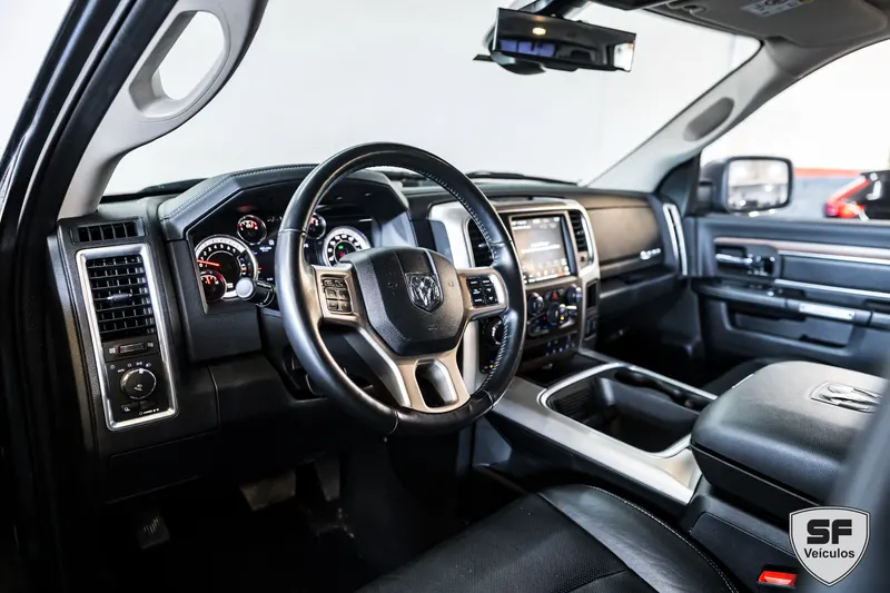 Outra RAM LARAMIE 4X4 V8 5.7 2023 — foto 11