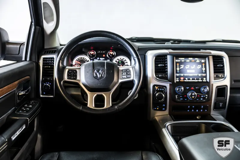 Outra RAM LARAMIE 4X4 V8 5.7 2023 — foto 7