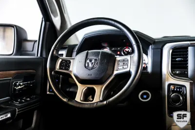 Outra RAM LARAMIE 4X4 V8 5.7 2023 — foto 3