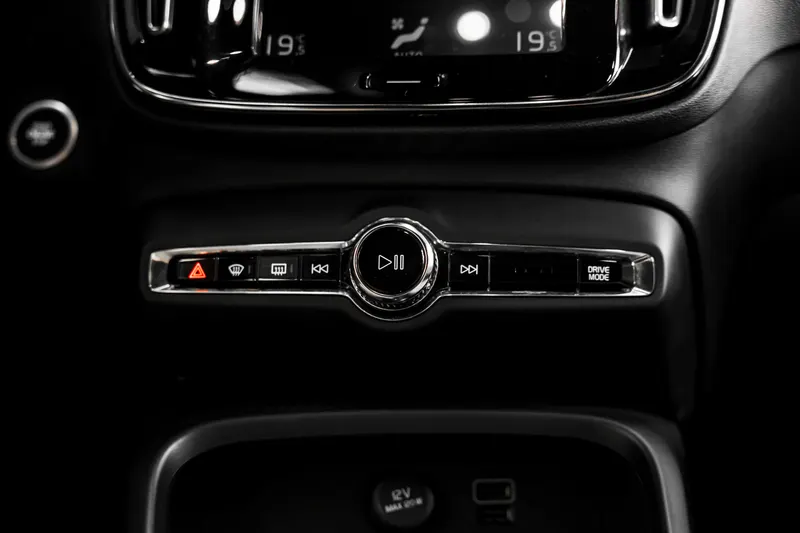 Volvo VOLVO XC40 T4 INSCRIPTION 2020 TETO PANORAMICO 2020 2020 — foto 19